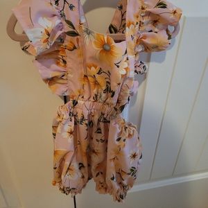 Adorable Bailey Blossoms floral romper size 12-18 months like new